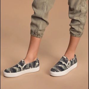 NEW Steve Madden Gills Camo Platform Slip On Sneaker